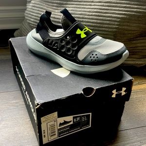 Under Armour Runplay. Boys size 6.5Y